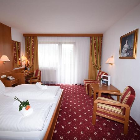 Hotel Goldenes Kreuz タンハイム エクステリア 写真