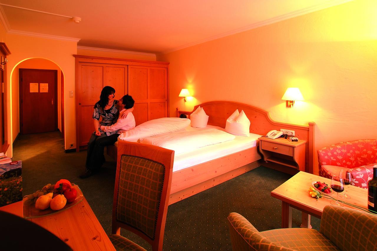 Hotel Goldenes Kreuz タンハイム エクステリア 写真