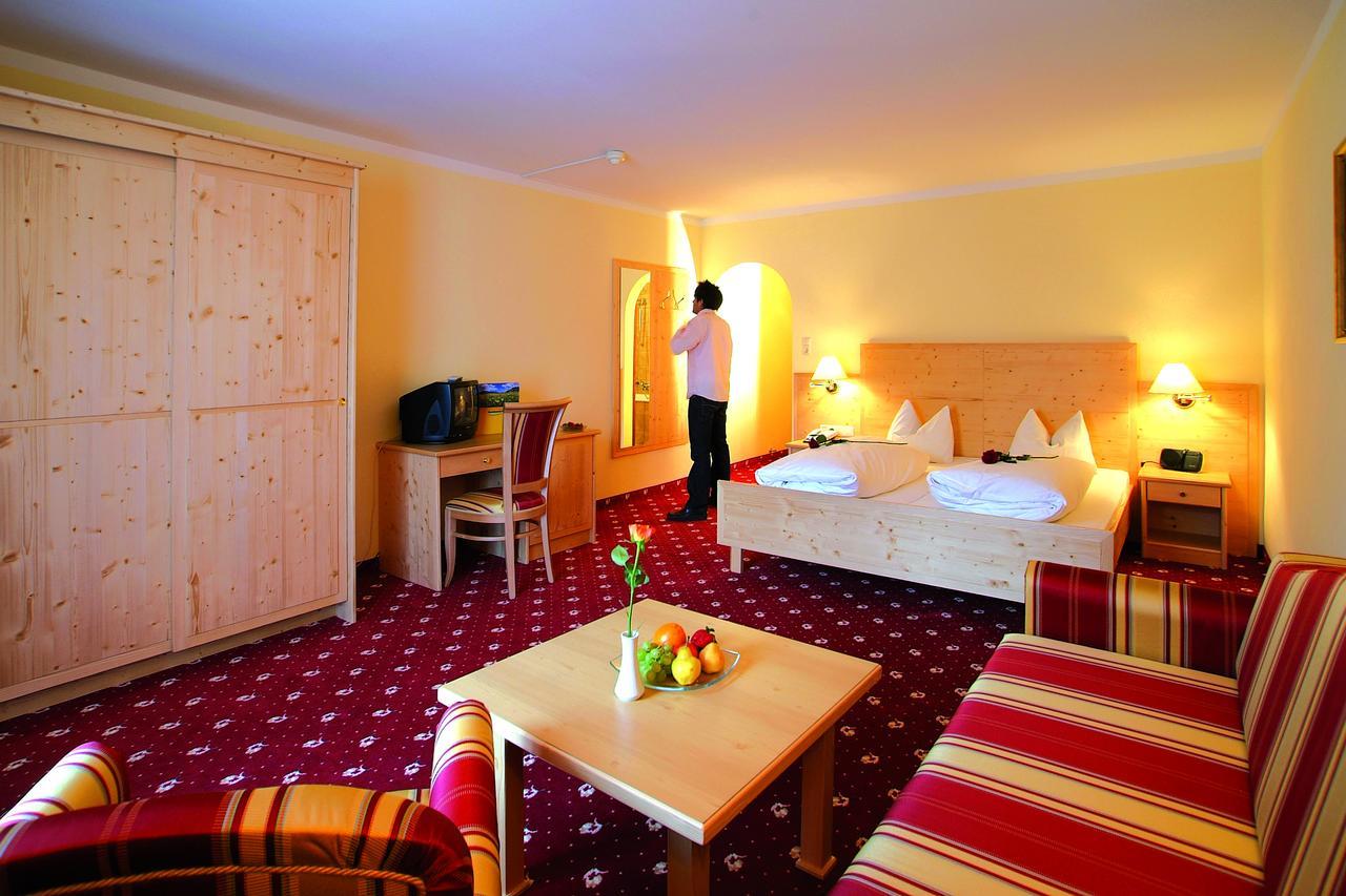 Hotel Goldenes Kreuz タンハイム エクステリア 写真
