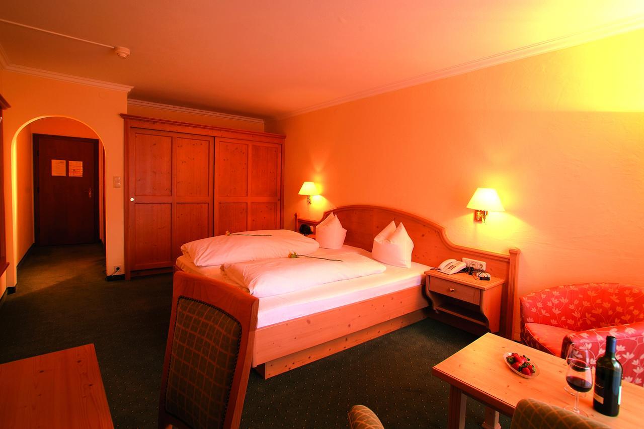 Hotel Goldenes Kreuz タンハイム エクステリア 写真